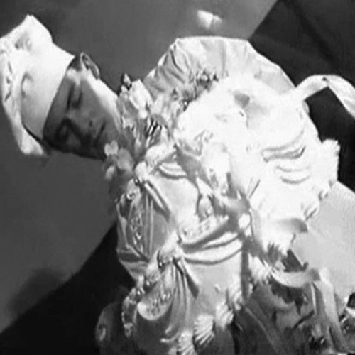 Chef Marcelo Baroni decorando torta de bodas año 1995