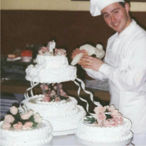 hef Marcelo Baroni decorando torta de casamiento año 1995