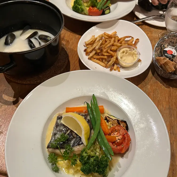 Restaurant ambiance photo